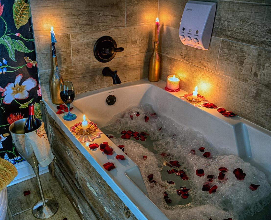 Chateau Royale, Pet Friendly, On Bayou, Downtown! Нью-Айбірія Екстер'єр фото